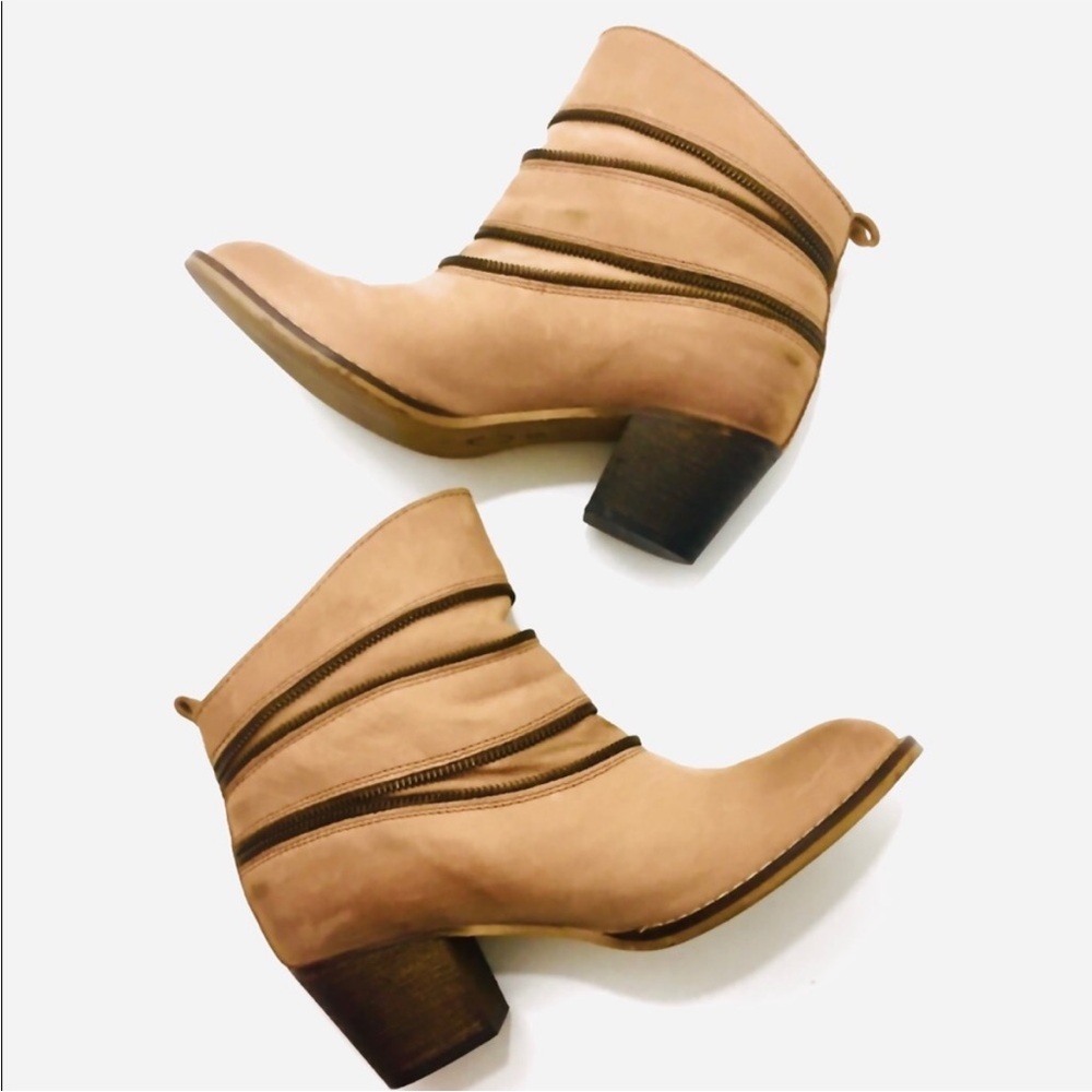 Sundance Leather Tan Suede Ankle Boots with Zipper‎ Detail